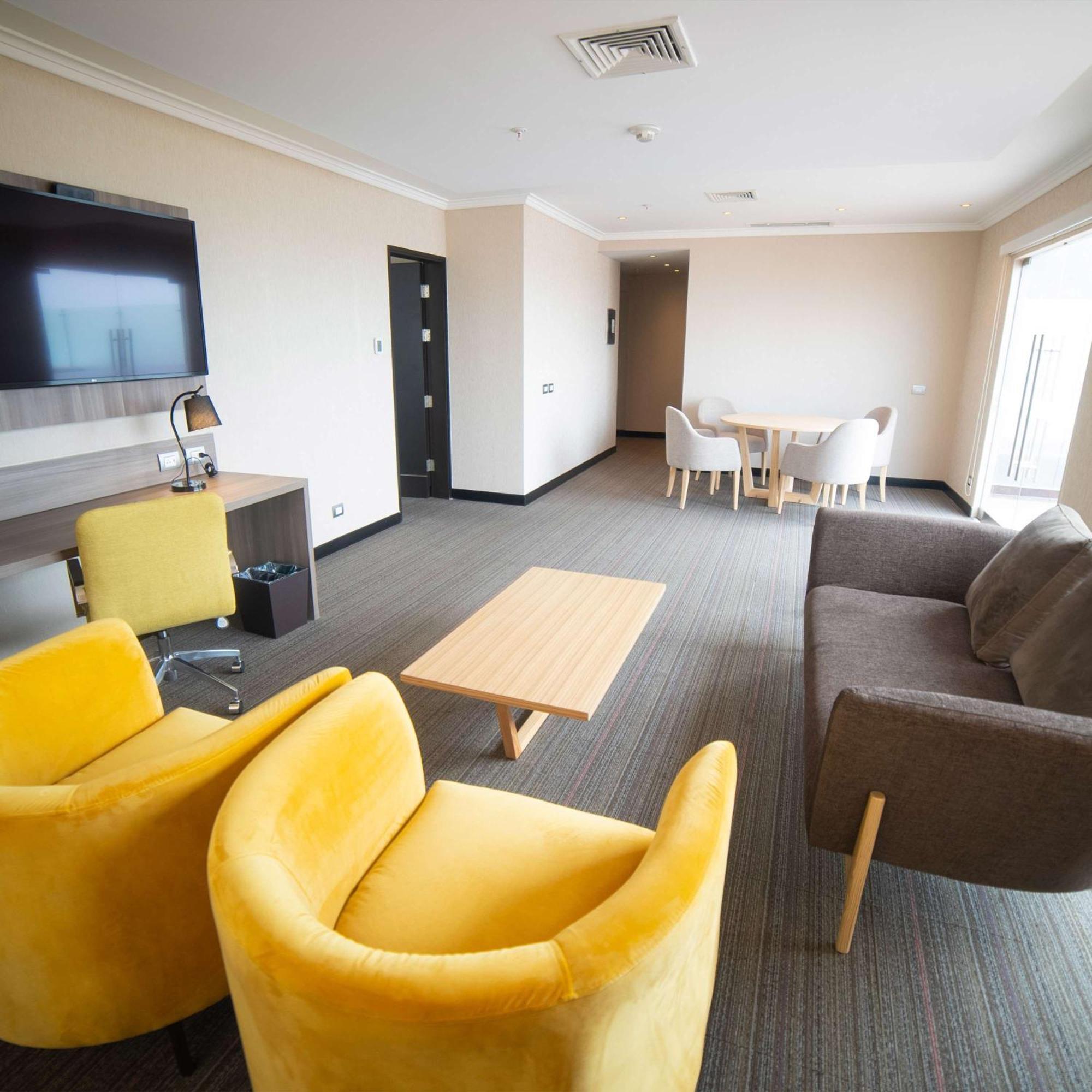 Doubletree By Hilton Trujillo Hotel Encalada Bagian luar foto