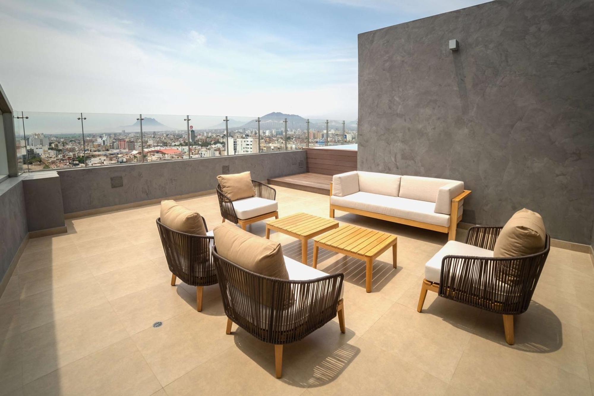 Doubletree By Hilton Trujillo Hotel Encalada Bagian luar foto