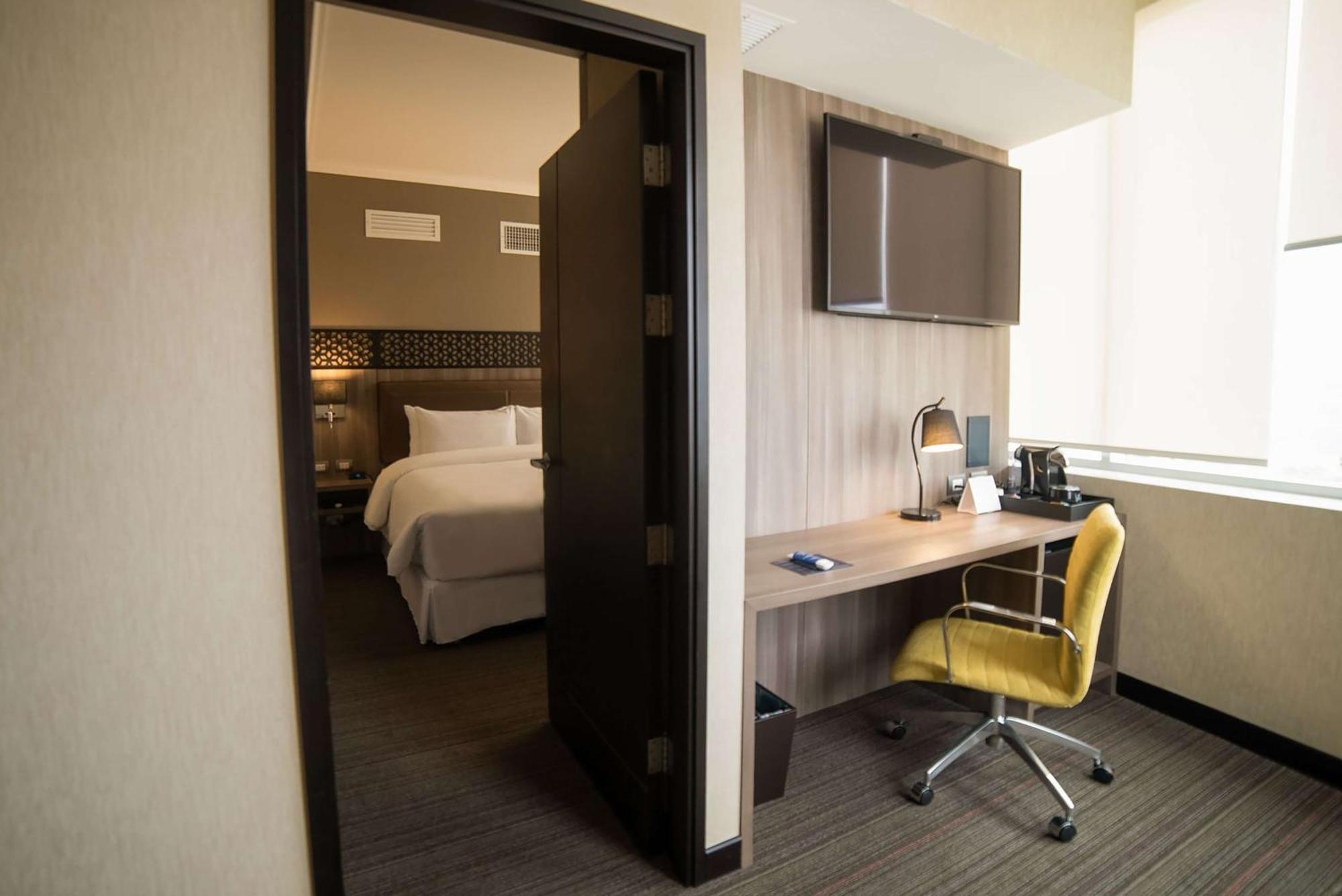 Doubletree By Hilton Trujillo Hotel Encalada Bagian luar foto