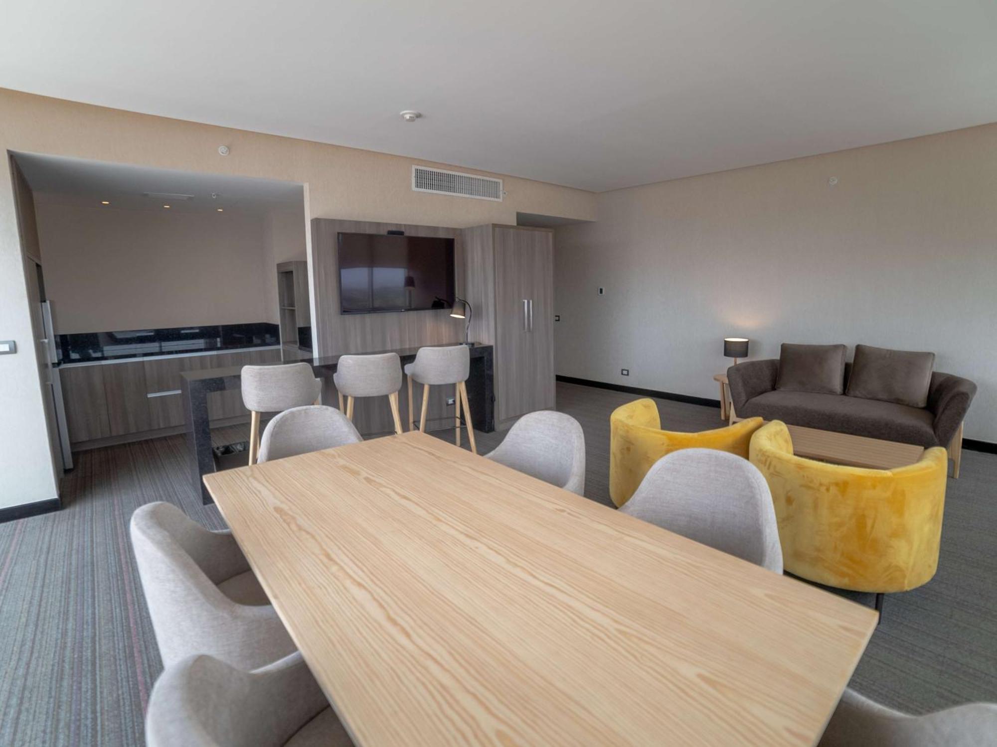 Doubletree By Hilton Trujillo Hotel Encalada Bagian luar foto