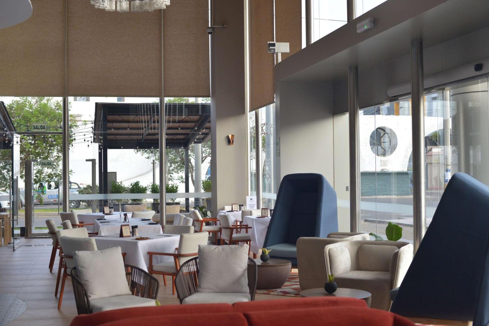 Doubletree By Hilton Trujillo Hotel Encalada Bagian luar foto