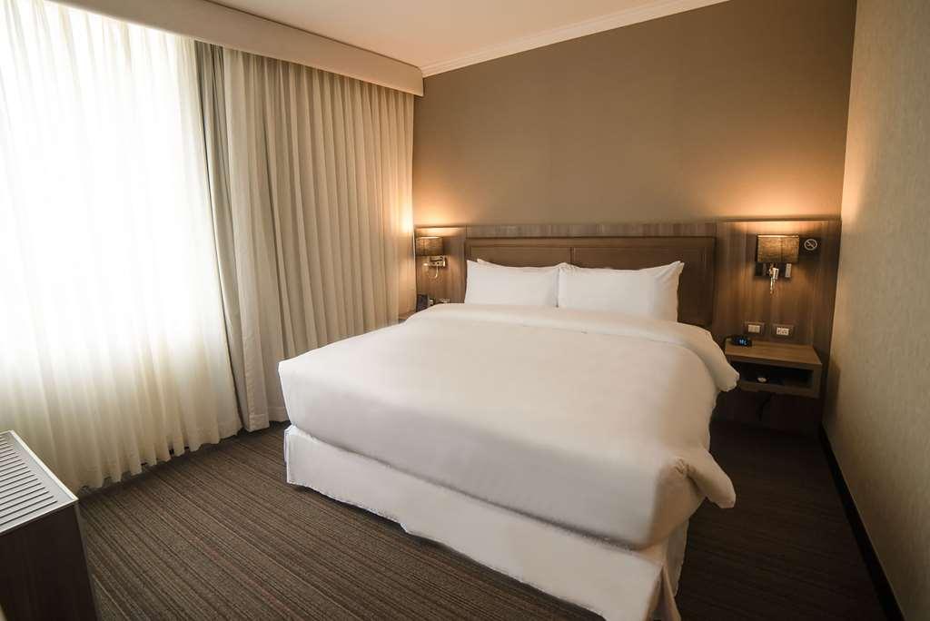Doubletree By Hilton Trujillo Hotel Encalada Ruang foto